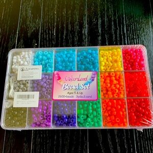 Makersland 2600 Bead set. Brand new in package.NEW***